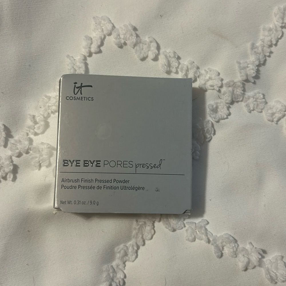 Bye bye pores pressed powder